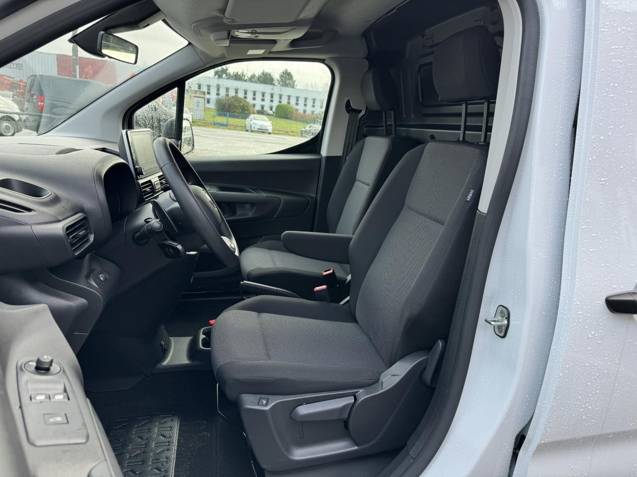 FIAT Doblo XL 950KG 1.5 BlueHDi S&S - 130 - BV EAT8 III FOURGON Fourgon XL PHASE 2 - Panel van: picture 5 FIAT Doblo XL 950KG 1.5 BlueHDi S&S - 130 - BV EAT8 III FOURGON Fourgon XL PHASE 2 - Panel van: picture 5