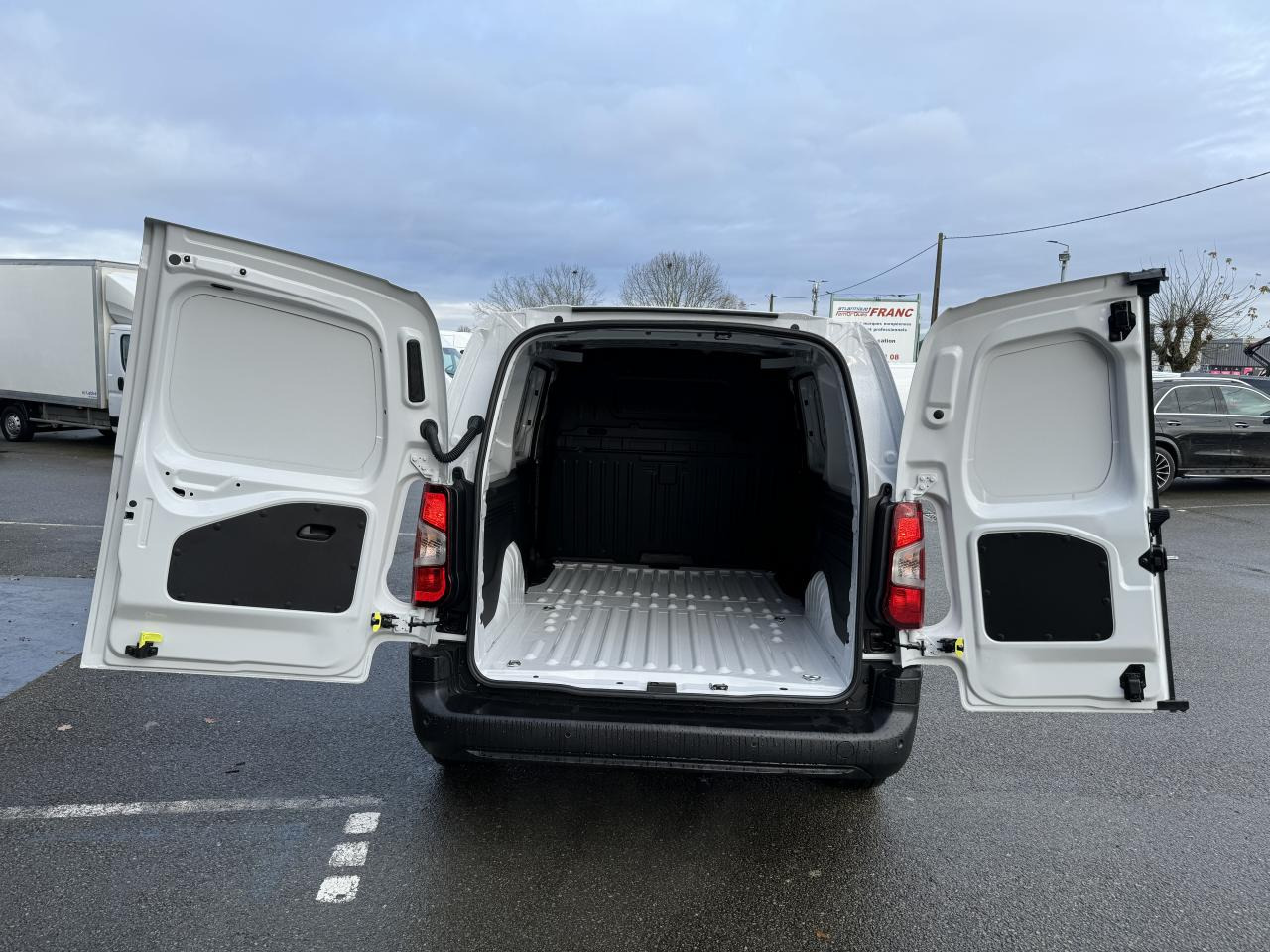 FIAT Doblo XL 950KG 1.5 BlueHDi S&S - 130 - BV EAT8 III FOURGON Fourgon XL PHASE 2 - Panel van: picture 5 FIAT Doblo XL 950KG 1.5 BlueHDi S&S - 130 - BV EAT8 III FOURGON Fourgon XL PHASE 2 - Panel van: picture 5