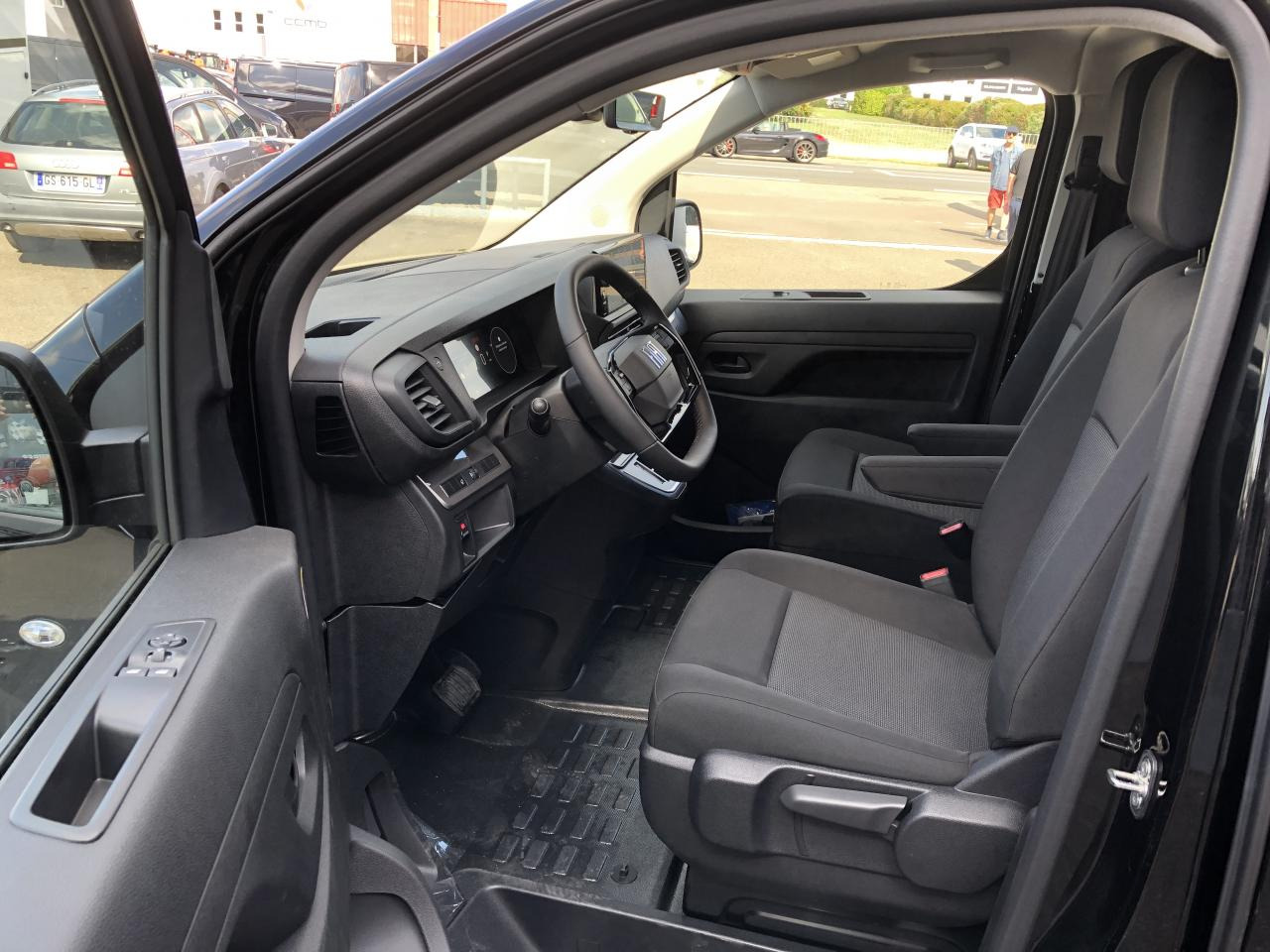 FIAT SCUDO XL 2.0 HDI 180CH EAT-8 CABINE APPROFONDIE 5 PLACES - Combi van: picture 4 FIAT SCUDO XL 2.0 HDI 180CH EAT-8 CABINE APPROFONDIE 5 PLACES - Combi van: picture 4