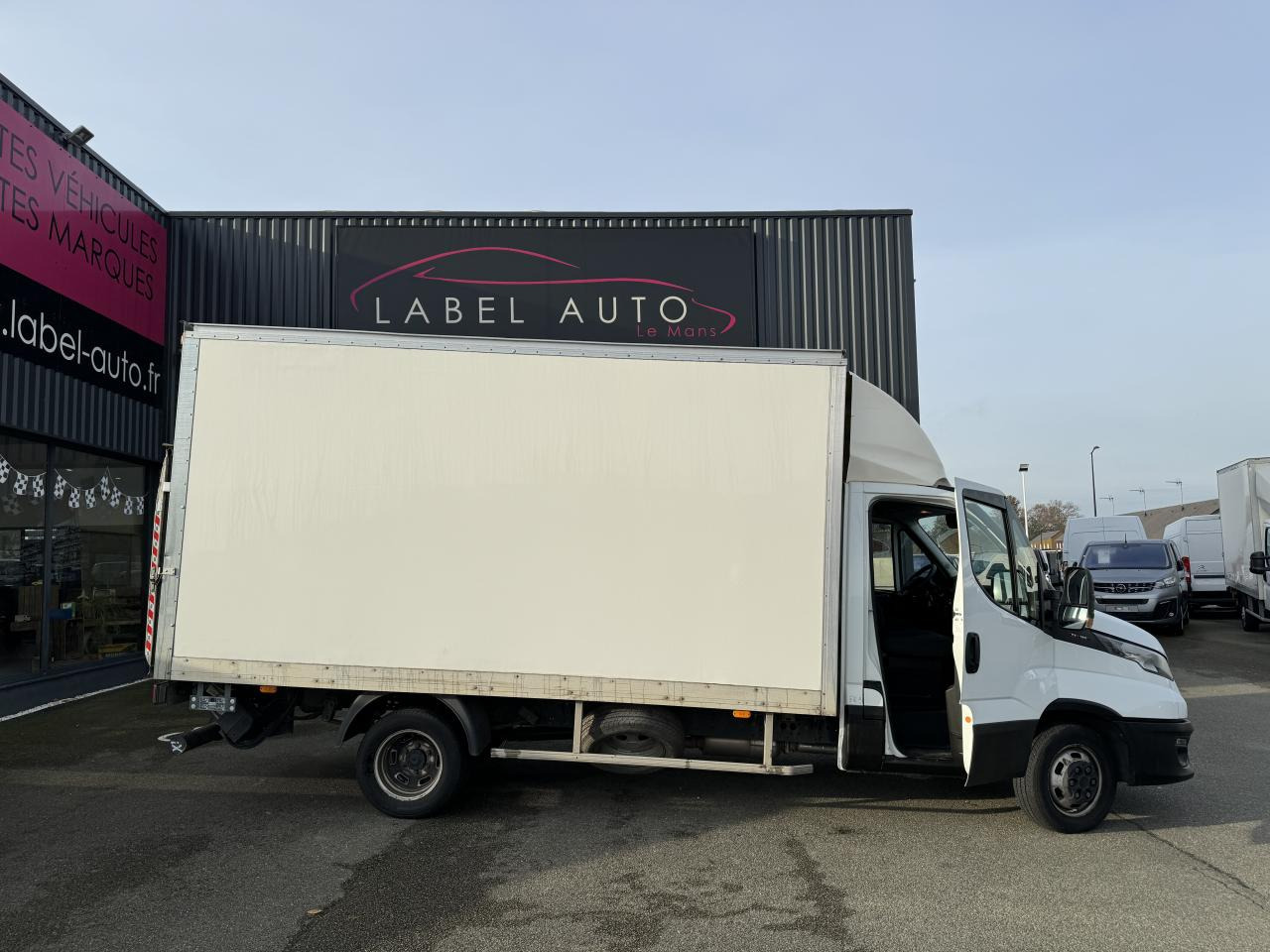 IVECO Daily 35 C 16H3.0 - BV Hi-Matic (Quad-Tor) CHASSIS CABINE 2014 35C/35S Chassis cabine 35 C Epmt.4.1 - Box van: picture 1 IVECO Daily 35 C 16H3.0 - BV Hi-Matic (Quad-Tor) CHASSIS CABINE 2014 35C/35S Chassis cabine 35 C Epmt.4.1 - Box van: picture 1