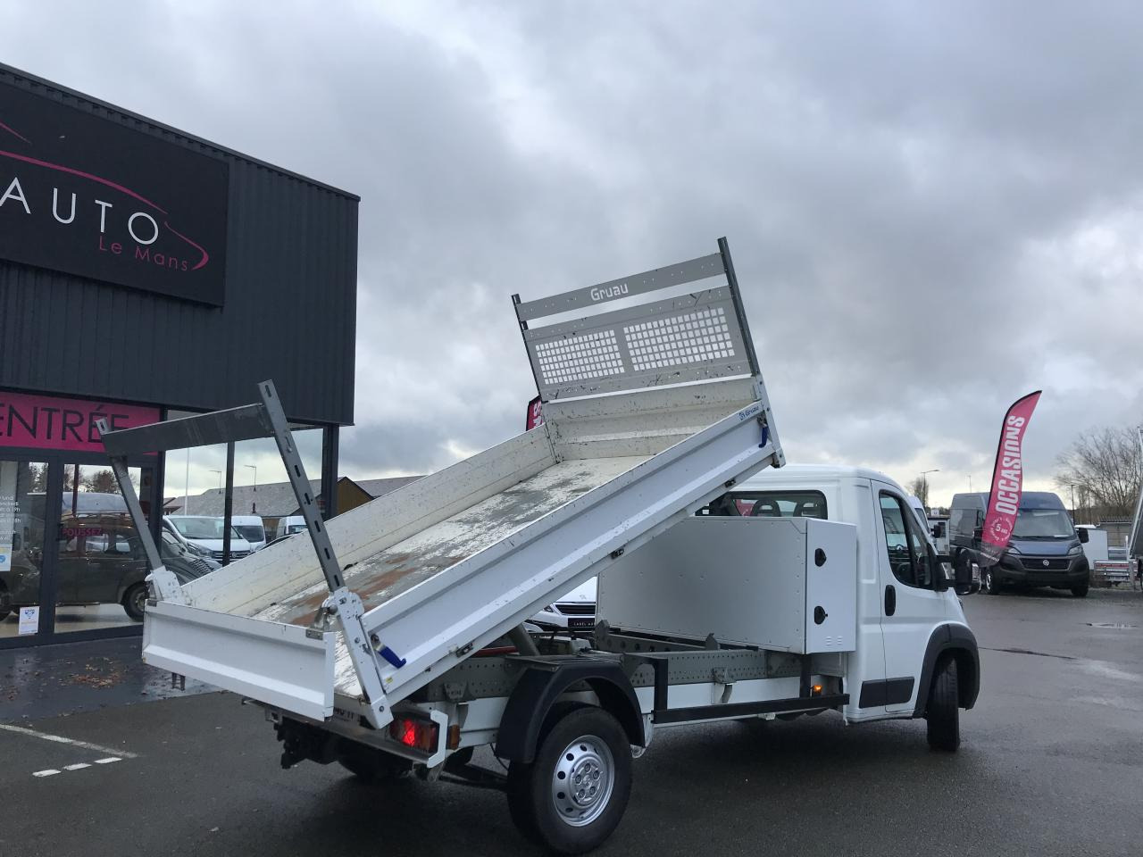 PEUGEOT BOXER 3T5 BENNE + COFFRE 2.2 HDI 165CH - Tipper van: picture 5 PEUGEOT BOXER 3T5 BENNE + COFFRE 2.2 HDI 165CH - Tipper van: picture 5