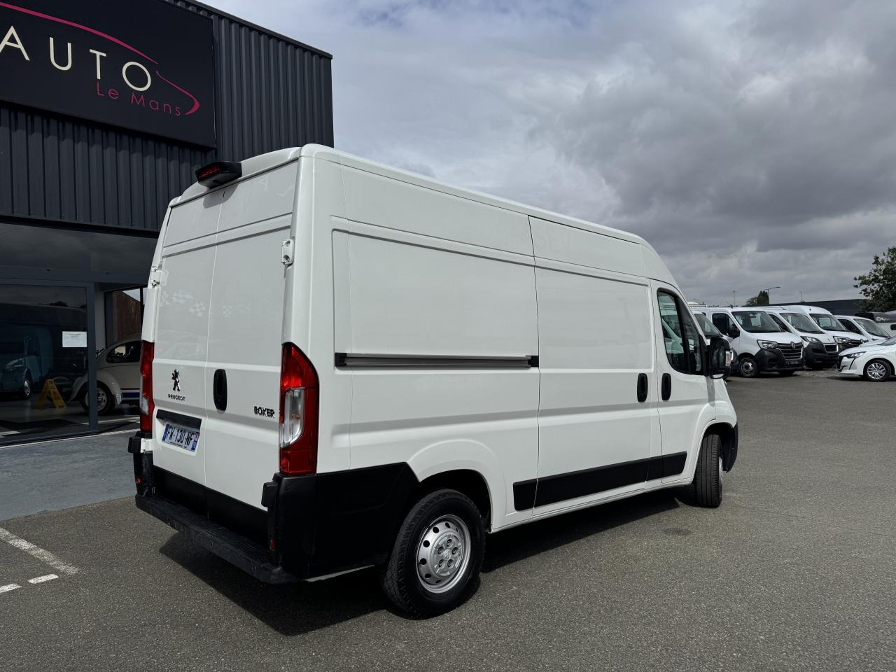 PEUGEOT Boxer Asphalt 333 L2H2 2.2 BlueHDi S&S - 120 III FOURGON TOLE Fourgon Tolé 333 L2H2 PHAS - Panel van: picture 5 PEUGEOT Boxer Asphalt 333 L2H2 2.2 BlueHDi S&S - 120 III FOURGON TOLE Fourgon Tolé 333 L2H2 PHAS - Panel van: picture 5
