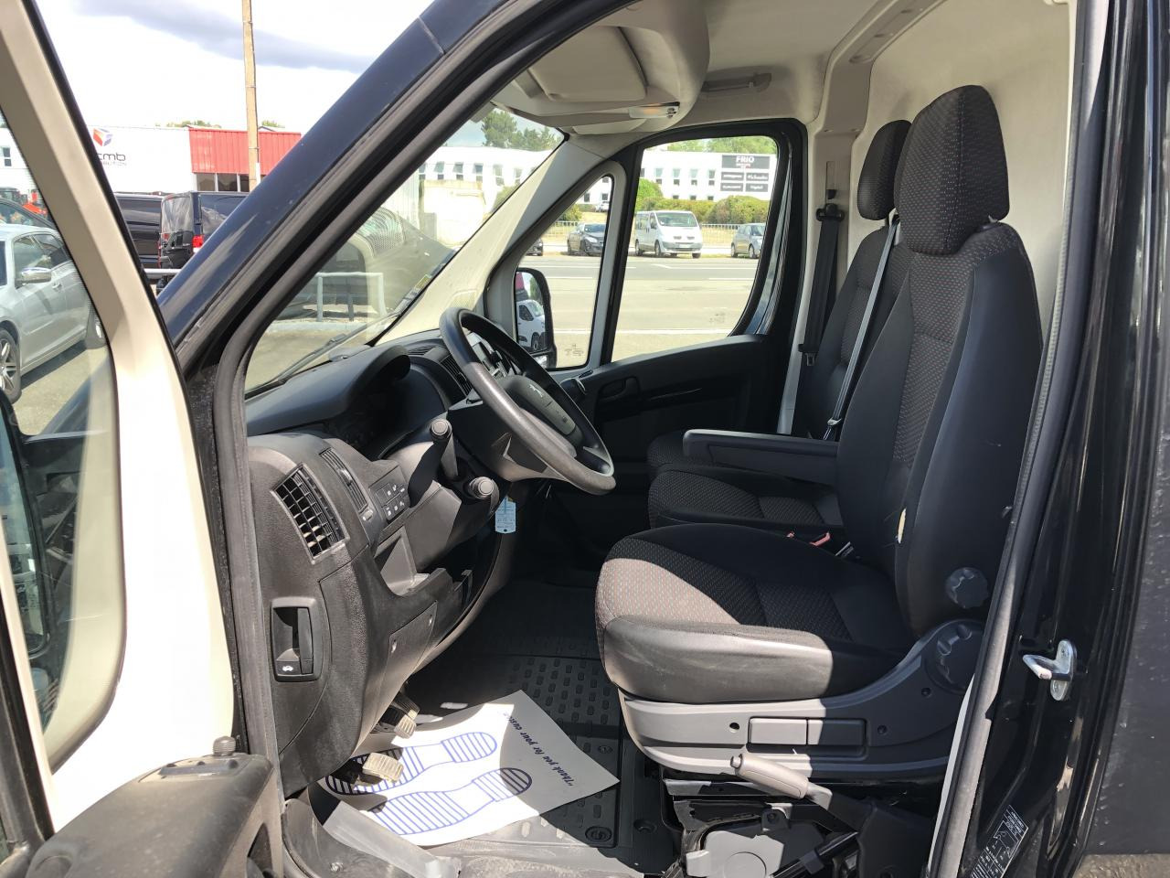 PEUGEOT Boxer Premium 335 L2H2 2.2 BlueHDi 165CH - Panel van: picture 4 PEUGEOT Boxer Premium 335 L2H2 2.2 BlueHDi 165CH - Panel van: picture 4