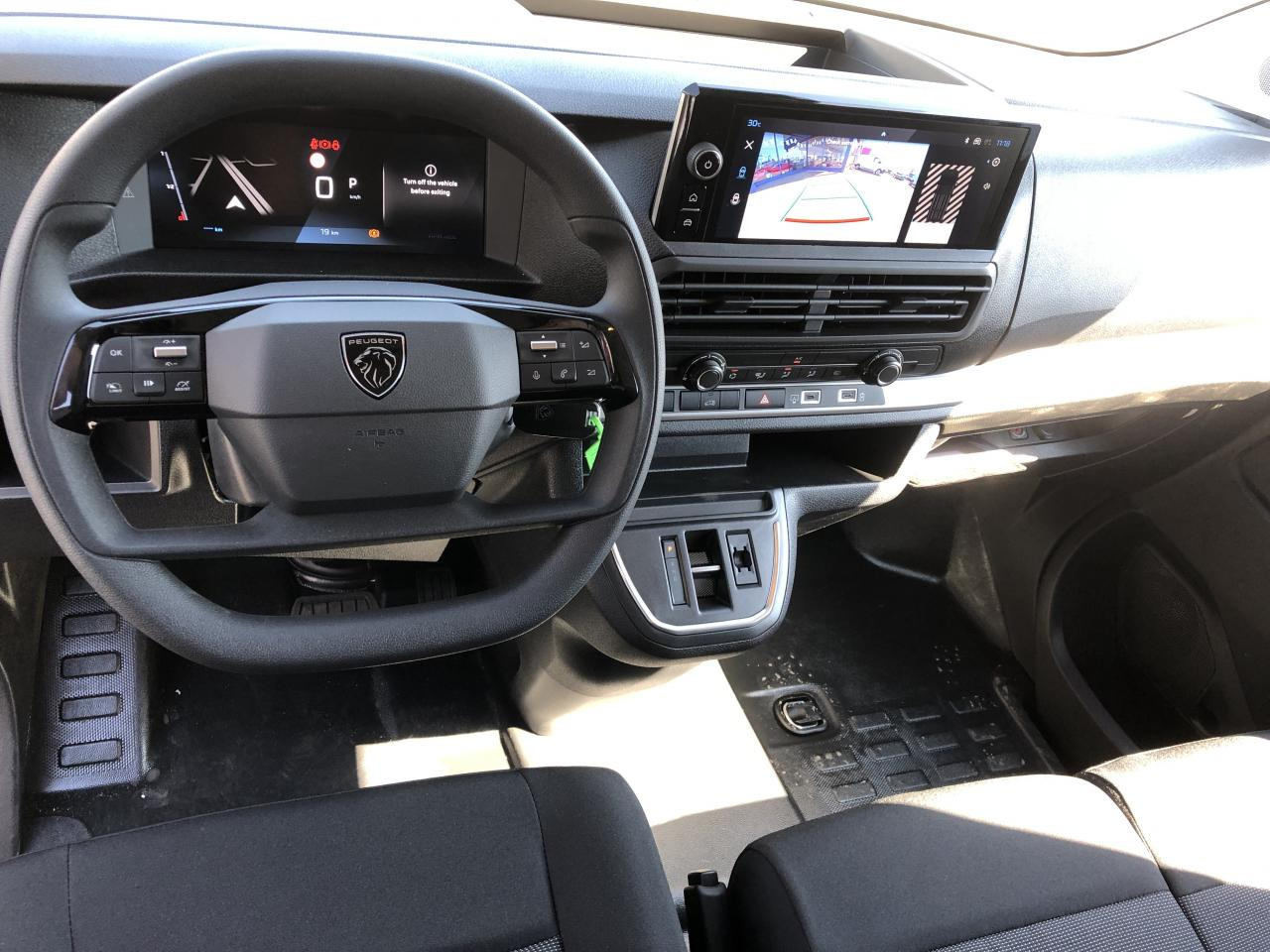 PEUGEOT Expert M 2.0 BlueHDi - 145 S&S - BV EAT8 III FOURGON Fourgon PHASE 2 - Panel van: picture 4 PEUGEOT Expert M 2.0 BlueHDi - 145 S&S - BV EAT8 III FOURGON Fourgon PHASE 2 - Panel van: picture 4