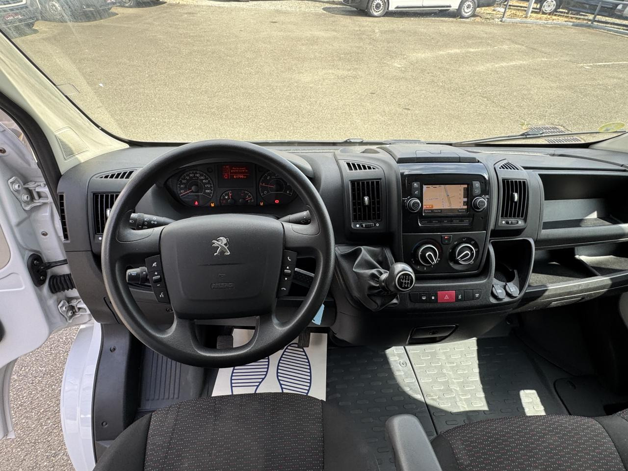 PEUGEOT boxer 333 L2H2 2.2 BLUEHDI S&S 140CH ASPHALT - Panel van: picture 3 PEUGEOT boxer 333 L2H2 2.2 BLUEHDI S&S 140CH ASPHALT - Panel van: picture 3