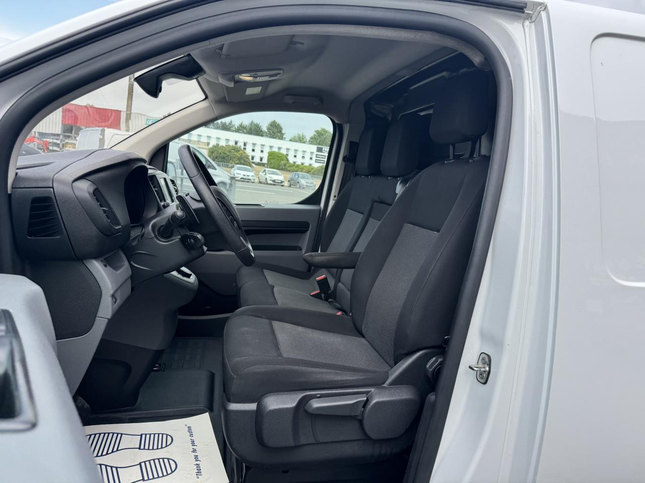 PEUGEOT expert STANDARD 2.0 BLUEHDI 180CH S&S ASPHALT EAT8 - Panel van: picture 4 PEUGEOT expert STANDARD 2.0 BLUEHDI 180CH S&S ASPHALT EAT8 - Panel van: picture 4