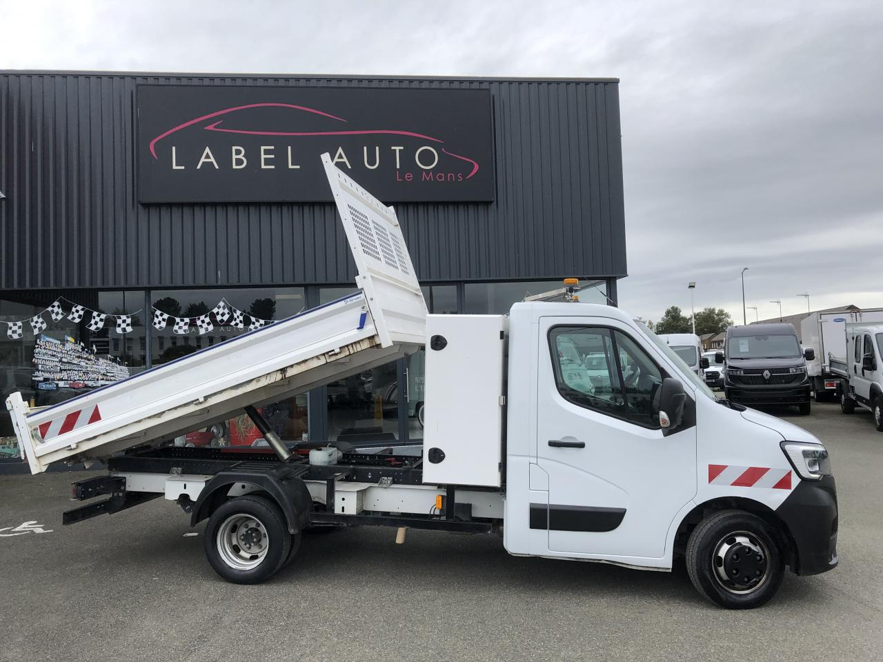 RENAULT Master Confort R3500RJ L3 2.3 dCi - 145 Petite Série  III TRANSPORTS SPECIFIQUES BENNE Benne - Tipper van: picture 3 RENAULT Master Confort R3500RJ L3 2.3 dCi - 145 Petite Série  III TRANSPORTS SPECIFIQUES BENNE Benne - Tipper van: picture 3