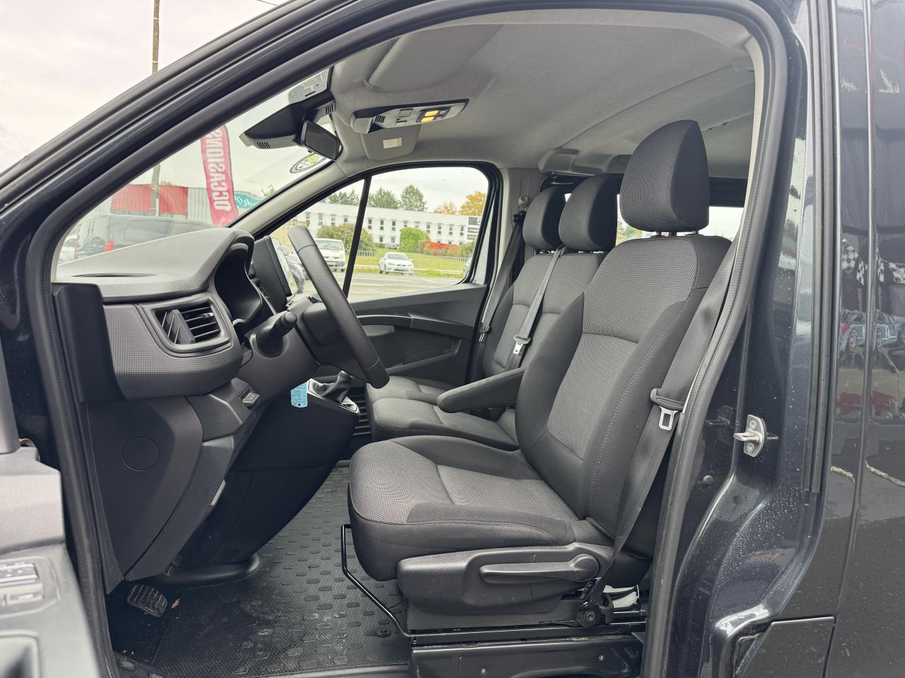 RENAULT Trafic L2 2.0 Energy dCi - 150 - S&S III COMBI Combi Zen L2H1 PHASE 3 - Passenger van: picture 4 RENAULT Trafic L2 2.0 Energy dCi - 150 - S&S III COMBI Combi Zen L2H1 PHASE 3 - Passenger van: picture 4