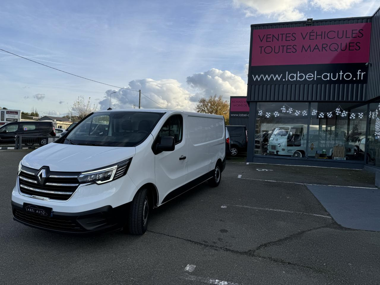 RENAULT Trafic L2H1 3000 Kg 2.0 Blue dCi - 130 III FOURGON Fourgon Grand Confort L2H1 PHASE 3 - Panel van: picture 1 RENAULT Trafic L2H1 3000 Kg 2.0 Blue dCi - 130 III FOURGON Fourgon Grand Confort L2H1 PHASE 3 - Panel van: picture 1