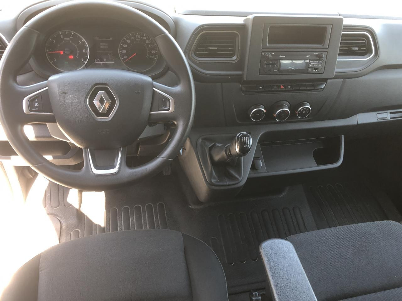 RENAULT master F3300 L2H2 2.3 DCI 135CH CABINE APPROFONDIE CONFORT 7 PLACES - Panel van: picture 3 RENAULT master F3300 L2H2 2.3 DCI 135CH CABINE APPROFONDIE CONFORT 7 PLACES - Panel van: picture 3