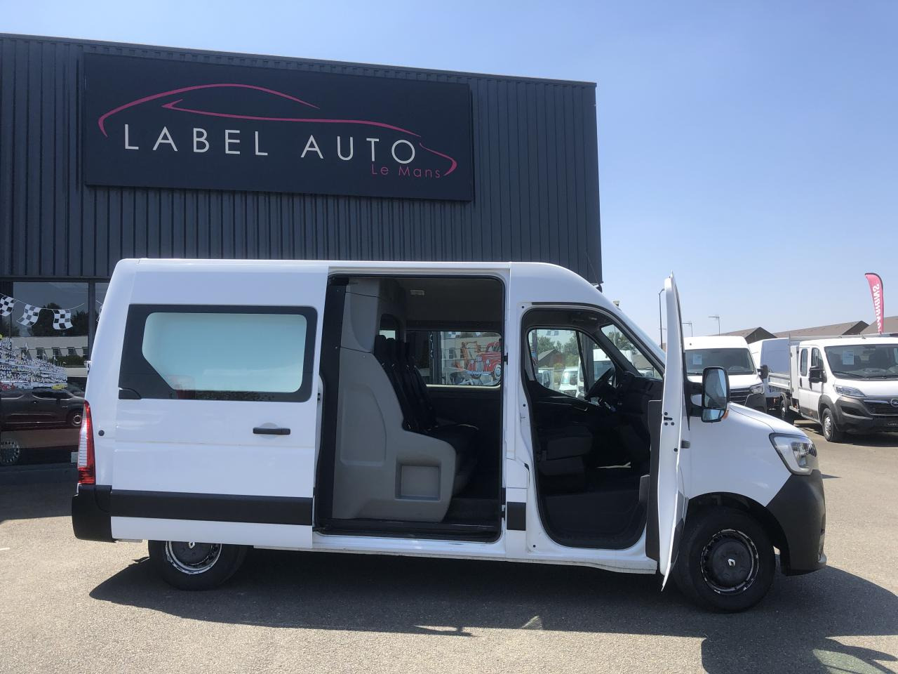 RENAULT master F3300 L2H2 2.3 DCI 135CH CABINE APPROFONDIE CONFORT 7 PLACES - Panel van: picture 2 RENAULT master F3300 L2H2 2.3 DCI 135CH CABINE APPROFONDIE CONFORT 7 PLACES - Panel van: picture 2