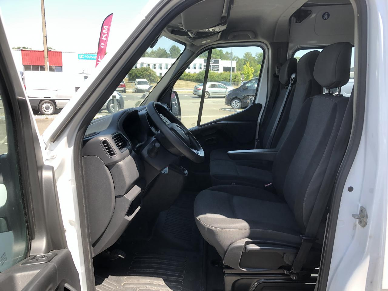 RENAULT master F3300 L2H2 2.3 DCI 135CH CABINE APPROFONDIE CONFORT 7 PLACES - Panel van: picture 4 RENAULT master F3300 L2H2 2.3 DCI 135CH CABINE APPROFONDIE CONFORT 7 PLACES - Panel van: picture 4