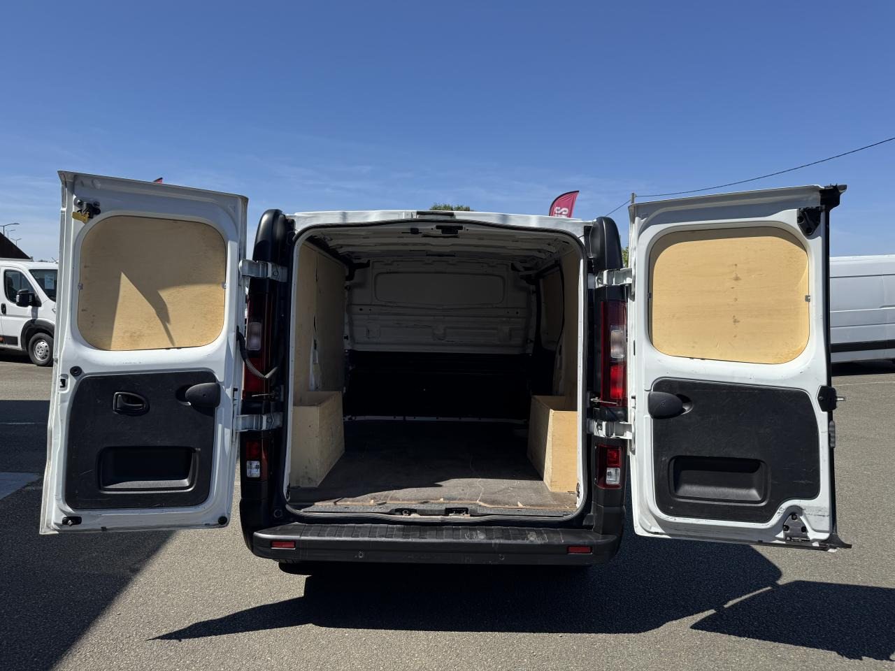 RENAULT trafic L1H1 2T8 2.0 BLUE DCI 130CH GRAND CONFORT - Panel van: picture 2 RENAULT trafic L1H1 2T8 2.0 BLUE DCI 130CH GRAND CONFORT - Panel van: picture 2