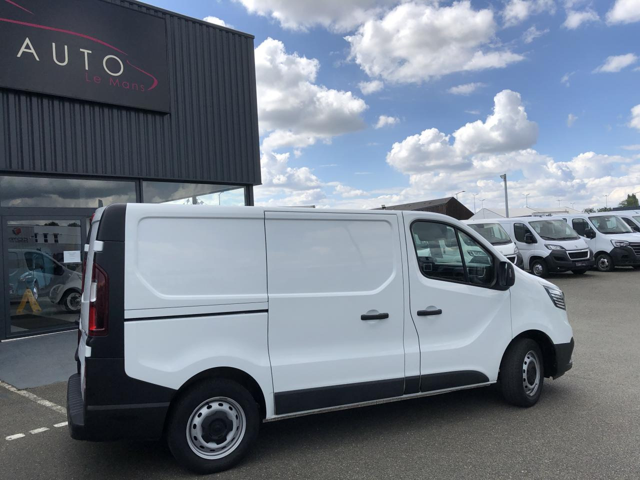 RENAULT trafic L1H1 2T8 2.0 BLUE DCI 130CH GRAND CONFORT - Panel van: picture 4 RENAULT trafic L1H1 2T8 2.0 BLUE DCI 130CH GRAND CONFORT - Panel van: picture 4