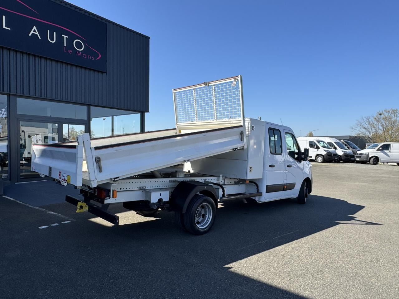 Leasing of  Renault Master RENAULT 3T5 BENNE + COFFRE RJ DOUBLE CABINE 6 PL 2.3 DCI 130 CH CONFORT + GPS + REGUL + CLIM Renault Master RENAULT 3T5 BENNE + COFFRE RJ DOUBLE CABINE 6 PL 2.3 DCI 130 CH CONFORT + GPS + REGUL + CLIM: picture 6