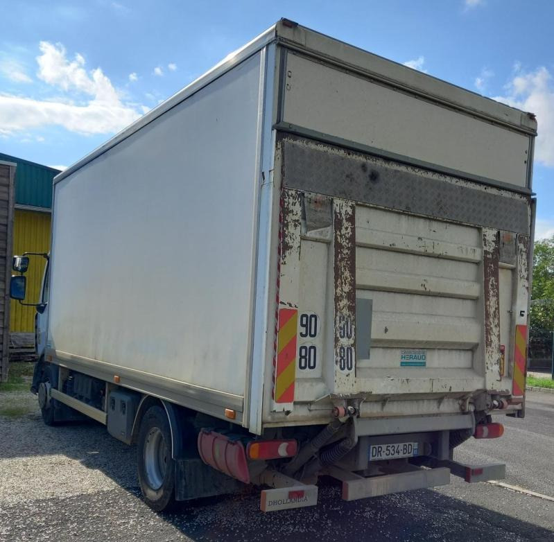 Renault D 4X2 180cv - Box truck: picture 4 Renault D 4X2 180cv - Box truck: picture 4