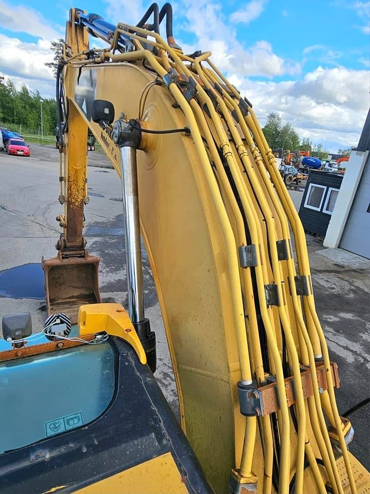 Crawler excavator CAT 323 D L: picture 15