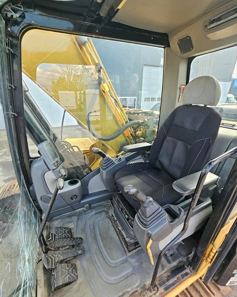 Crawler excavator CAT 323 D L: picture 40
