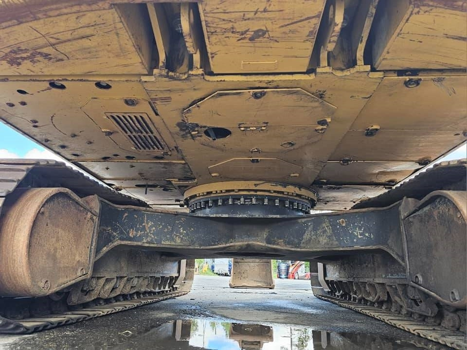 Crawler excavator CAT 323 D L: picture 12