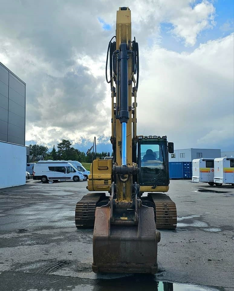 Crawler excavator CAT 323 D L: picture 8