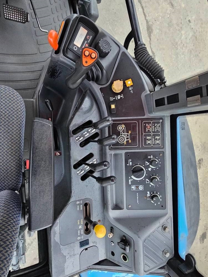 Leasing of New Holland 8360 DT New Holland 8360 DT: picture 18 Leasing of New Holland 8360 DT New Holland 8360 DT: picture 18