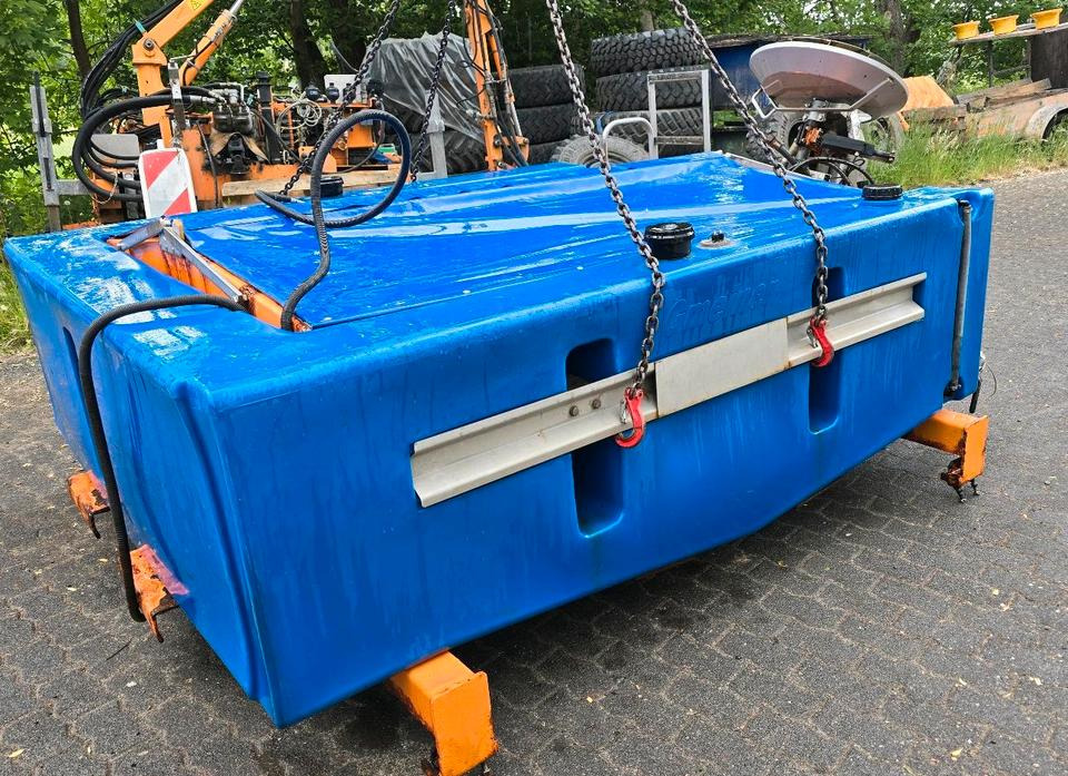 Gmeiner STA 2000 C Salzstreuer für Unimog UGN UGE 424 427 405 U300 U 300 400 500 MERCEDES-BENZ 218 219 318 323 423 427 327 430 429 430 435 Salzsilo Streuautomat Winterdienst - Sand/ Salt spreader: picture 2 Gmeiner STA 2000 C Salzstreuer für Unimog UGN UGE 424 427 405 U300 U 300 400 500 MERCEDES-BENZ 218 219 318 323 423 427 327 430 429 430 435 Salzsilo Streuautomat Winterdienst - Sand/ Salt spreader: picture 2