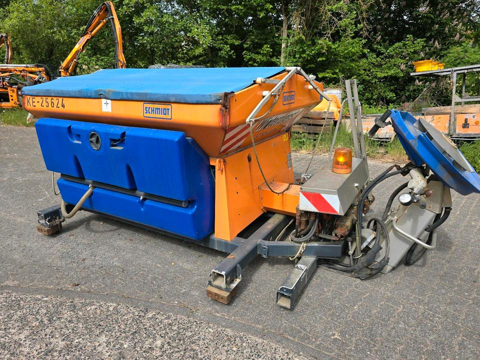 Salzstreuer Stratos S25-21 für Unimog UGN UGE 424 427 405 U300 U 300 400 500 MERCEDES-BENZ 218 219 318 323 423 427 327 430 429 430 435 Salzsilo Streuautomat Winterdienst - Sand/ Salt spreader: picture 1 Salzstreuer Stratos S25-21 für Unimog UGN UGE 424 427 405 U300 U 300 400 500 MERCEDES-BENZ 218 219 318 323 423 427 327 430 429 430 435 Salzsilo Streuautomat Winterdienst - Sand/ Salt spreader: picture 1