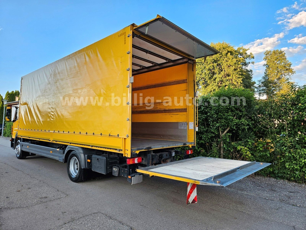 Mercedes-Benz Atego 1327 L * BREMS/SPUR-ASS*DIFF.*LBW*AHK*7.2m - Box truck: picture 2 Mercedes-Benz Atego 1327 L * BREMS/SPUR-ASS*DIFF.*LBW*AHK*7.2m - Box truck: picture 2