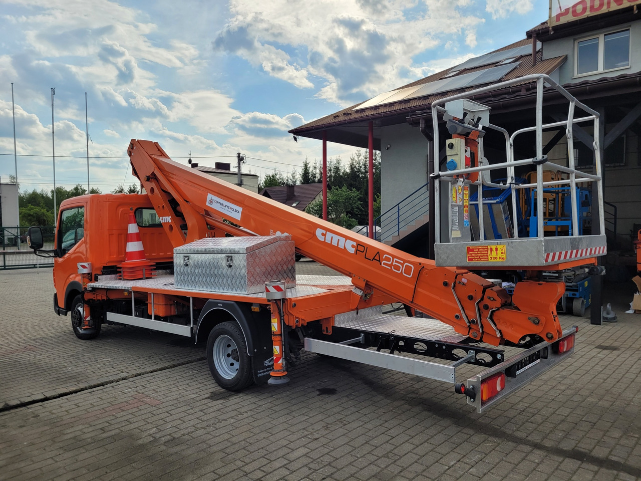 Renault Maxity podnośnik zwyżka 25 m CMC PLA250 bucket truck boom lift - Truck mounted aerial platform: picture 5 Renault Maxity podnośnik zwyżka 25 m CMC PLA250 bucket truck boom lift - Truck mounted aerial platform: picture 5