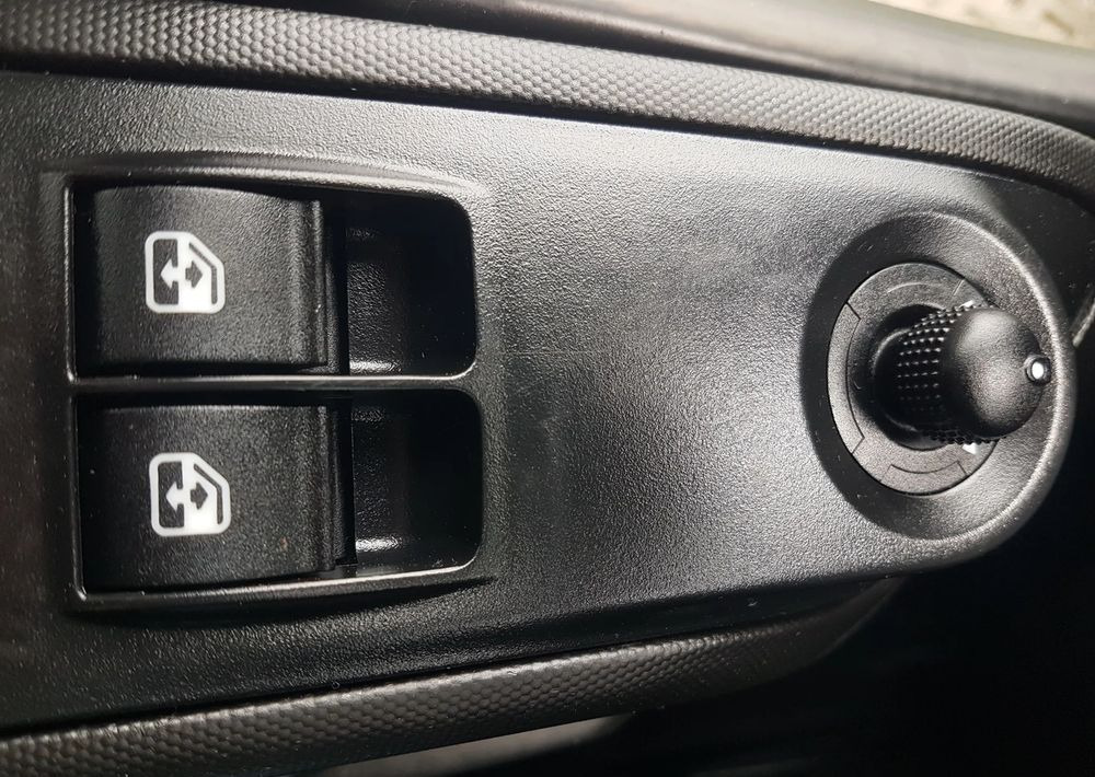 Leasing of  Iveco DAILY KONTENER NISKOPODŁOGOWY 4,43x2,23x2,42 SKLEP FOODTRUCK BAR KLIMA KONIOWÓZ KAMPER Iveco DAILY KONTENER NISKOPODŁOGOWY 4,43x2,23x2,42 SKLEP FOODTRUCK BAR KLIMA KONIOWÓZ KAMPER: picture 9