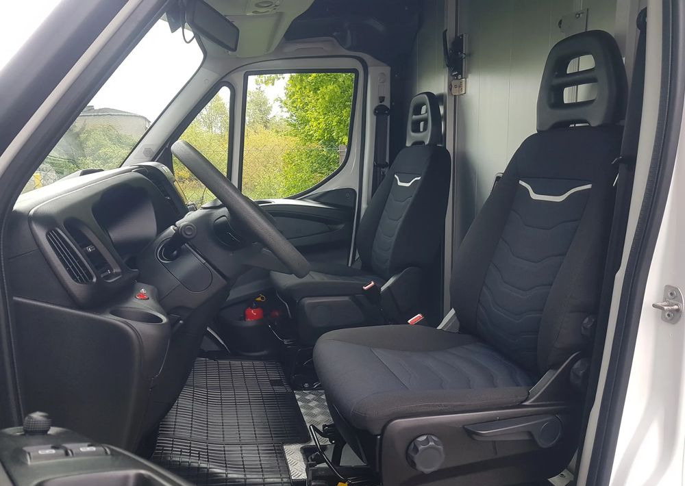 Leasing of  Iveco DAILY KONTENER NISKOPODŁOGOWY 4,43x2,23x2,42 SKLEP FOODTRUCK BAR KLIMA KONIOWÓZ KAMPER Iveco DAILY KONTENER NISKOPODŁOGOWY 4,43x2,23x2,42 SKLEP FOODTRUCK BAR KLIMA KONIOWÓZ KAMPER: picture 7