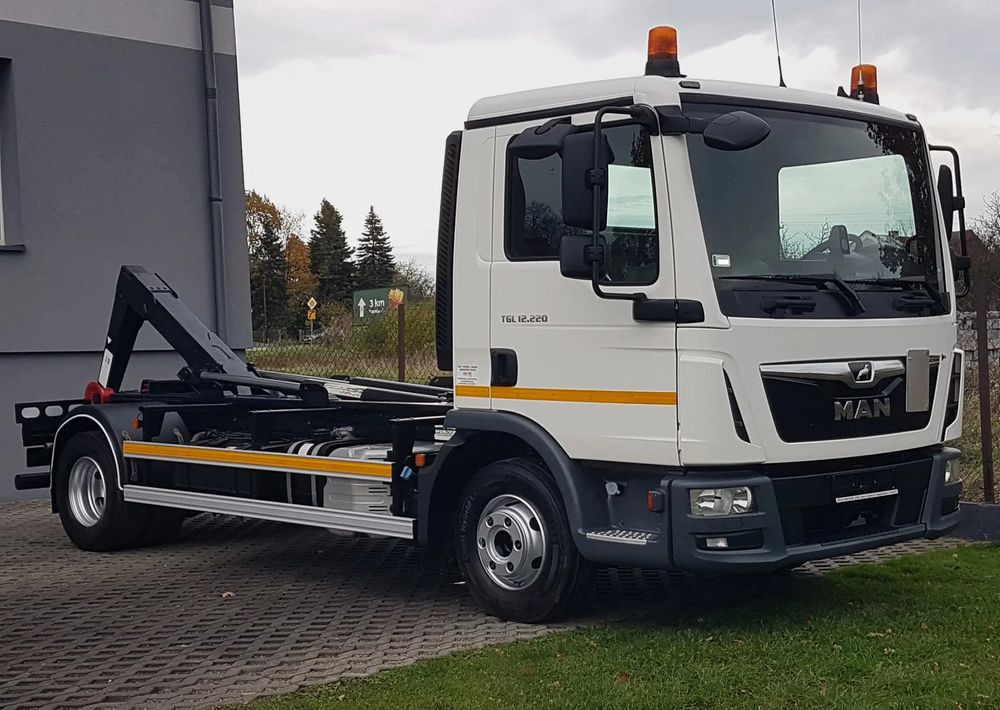 MAN TGL 12.220 HAKOWIEC 4x2 KLIMA HAKOWIEC DO KONTENERÓW - Hook lift truck: picture 5 MAN TGL 12.220 HAKOWIEC 4x2 KLIMA HAKOWIEC DO KONTENERÓW - Hook lift truck: picture 5