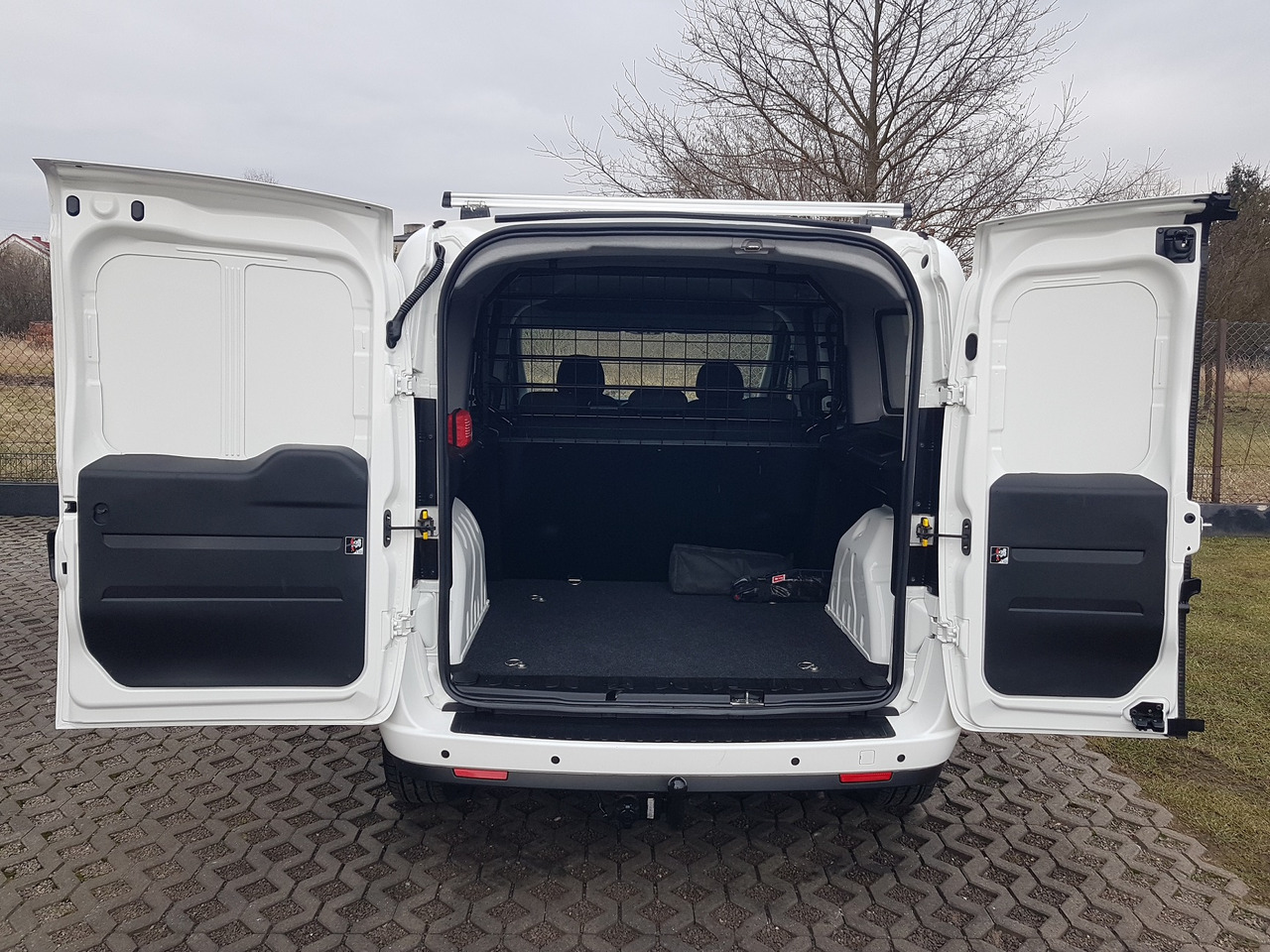 FIAT FIAT DOBLO DŁUGI 1,6 16V DIESEL EURO-6CH MULTIJET DOBLO DŁUGI 1,6 16V DIESEL EURO-6CH MULTIJET 105 KM 6-BIEGÓW MANUAL MAXI WERSJA 5 – OSÓB - Van, Combi van: picture 5 FIAT FIAT DOBLO DŁUGI 1,6 16V DIESEL EURO-6CH MULTIJET DOBLO DŁUGI 1,6 16V DIESEL EURO-6CH MULTIJET 105 KM 6-BIEGÓW MANUAL MAXI WERSJA 5 – OSÓB - Van, Combi van: picture 5