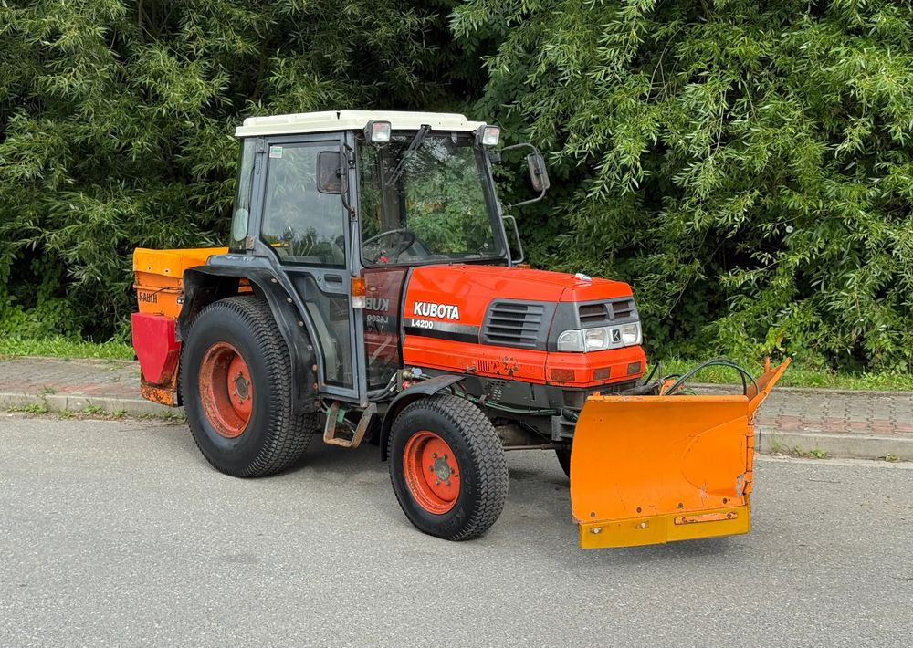 Kubota * Traktor KUBOTA L4200 * 4x4 * Pług Piaskarka * Wałek Przód Tył * Sprowadzony* Zimowe Utrzymanie - Farm tractor: picture 2 Kubota * Traktor KUBOTA L4200 * 4x4 * Pług Piaskarka * Wałek Przód Tył * Sprowadzony* Zimowe Utrzymanie - Farm tractor: picture 2