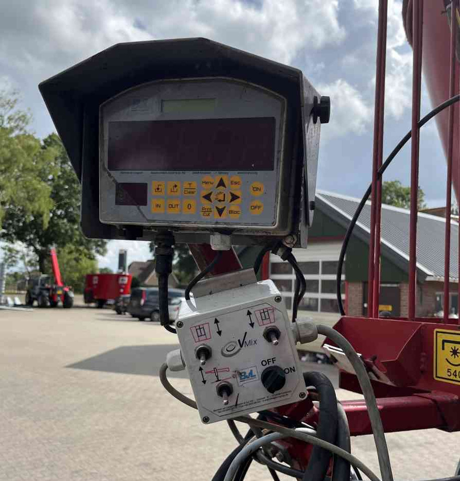 Forage mixer wagon BVL V-Mix 24-2S Voermengwagen voermachines: picture 6 Forage mixer wagon BVL V-Mix 24-2S Voermengwagen voermachines: picture 6