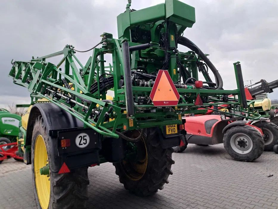 John Deere 944i - Trailed sprayer: picture 3 John Deere 944i - Trailed sprayer: picture 3