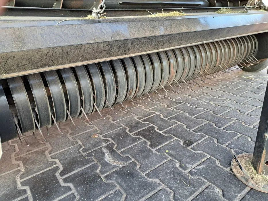 New Holland ROLL-BELT 150 cropcutter - Round baler: picture 5 New Holland ROLL-BELT 150 cropcutter - Round baler: picture 5