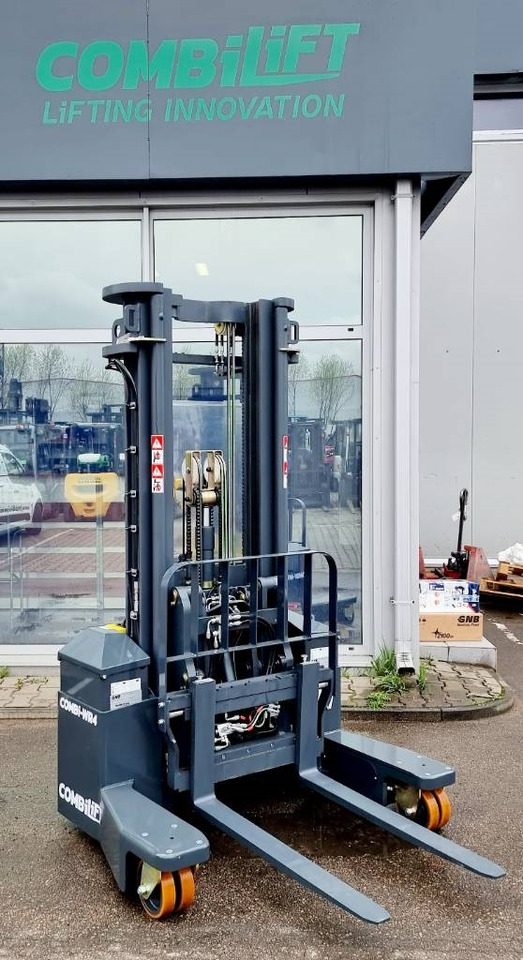 Aisle-Master WR4 - BRAND NEW - 4-way reach truck: picture 4 Aisle-Master WR4 - BRAND NEW - 4-way reach truck: picture 4