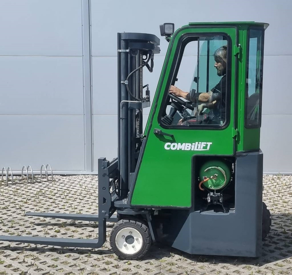 Combilift CB 2500 LPG - 4-way reach truck: picture 5 Combilift CB 2500 LPG - 4-way reach truck: picture 5