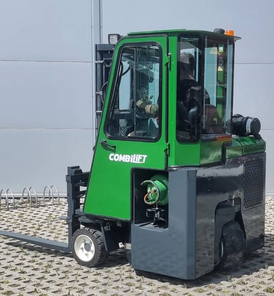 Combilift CB 2500 LPG - 4-way reach truck: picture 1 Combilift CB 2500 LPG - 4-way reach truck: picture 1