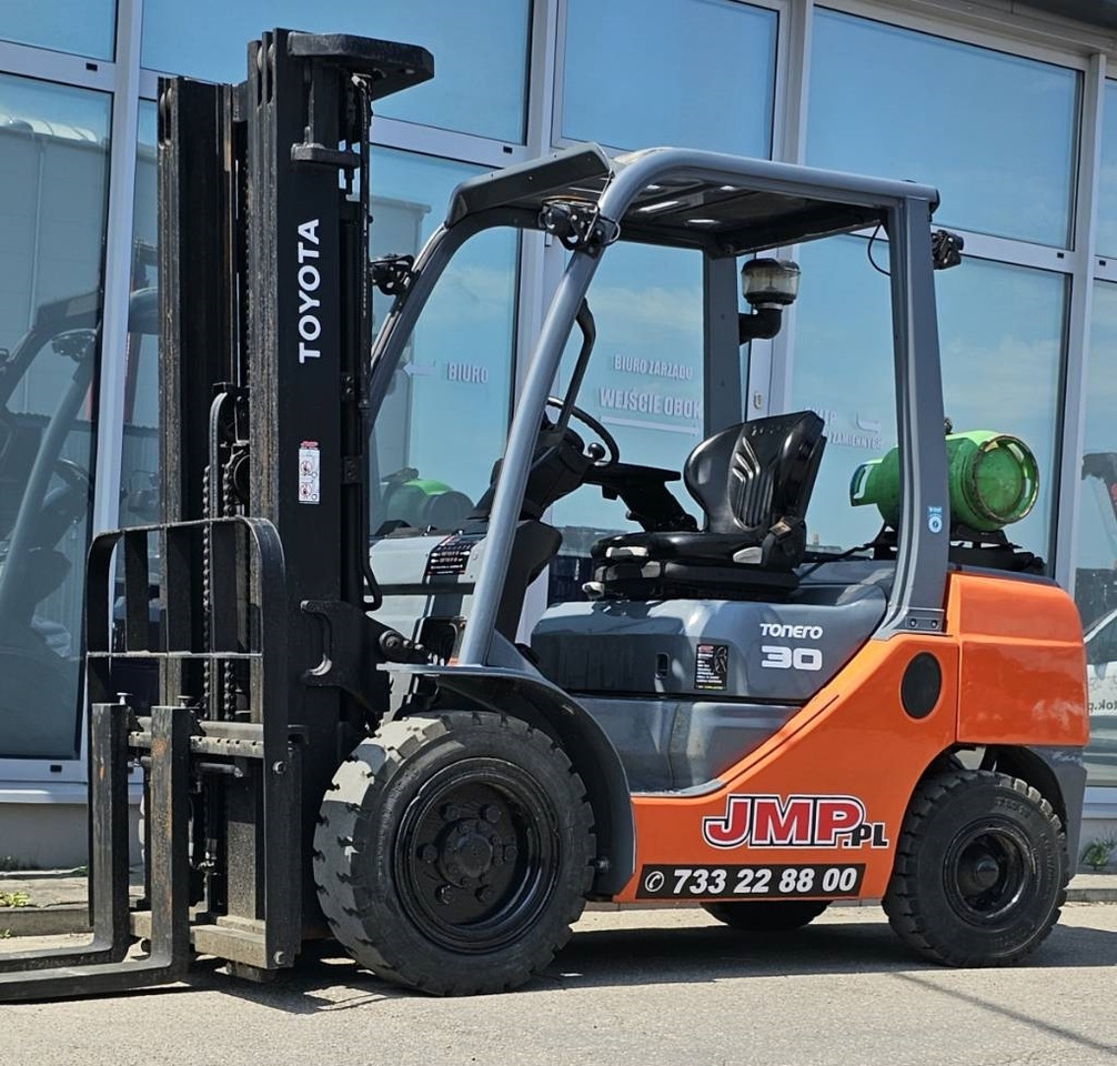 Toyota 8 FG 30 F - LPG forklift: picture 3 Toyota 8 FG 30 F - LPG forklift: picture 3