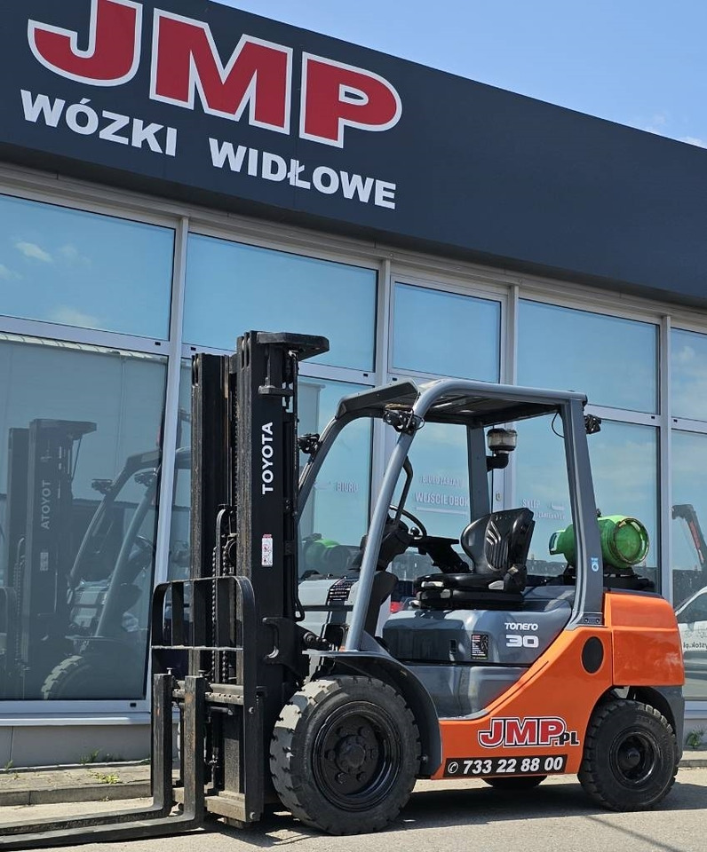 Toyota 8 FG 30 F - LPG forklift: picture 4 Toyota 8 FG 30 F - LPG forklift: picture 4