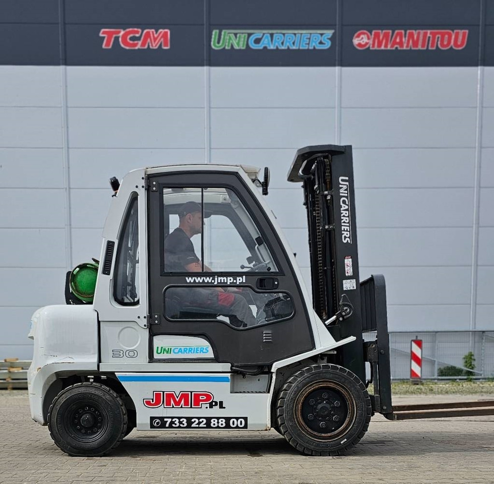 UniCarriers UG1D2A30LQ DX30 - LPG forklift: picture 3 UniCarriers UG1D2A30LQ DX30 - LPG forklift: picture 3