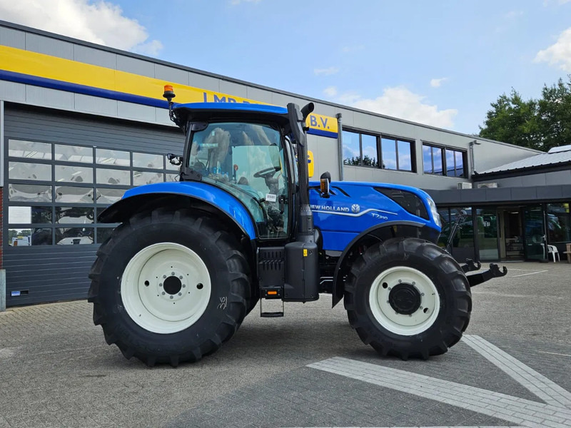 New Holland T7.210 Range command 50 km/h - Farm tractor: picture 2 New Holland T7.210 Range command 50 km/h - Farm tractor: picture 2