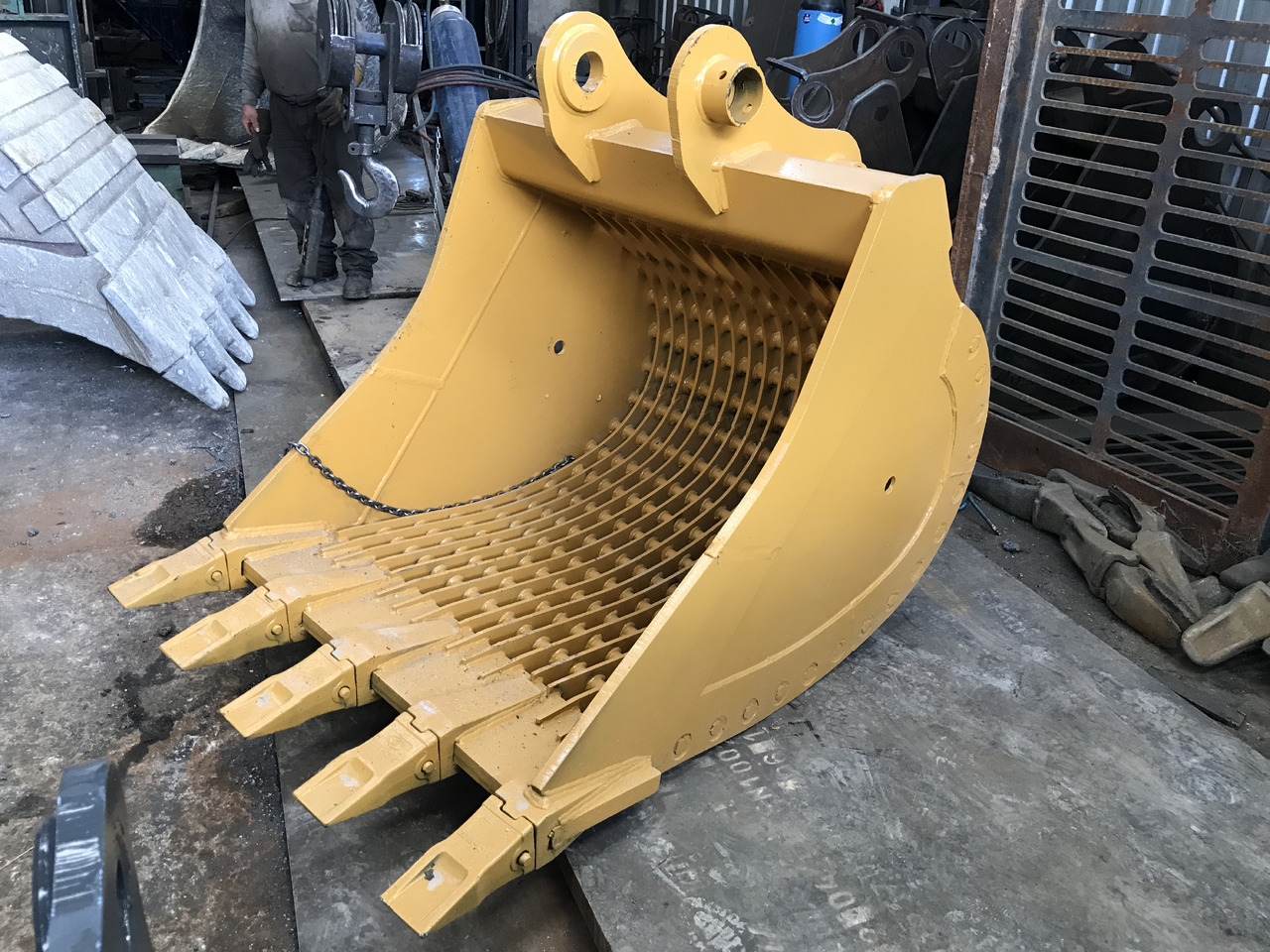 Doosan - Sorting bucket for Tool/ Equipment: picture 1 Doosan - Sorting bucket for Tool/ Equipment: picture 1