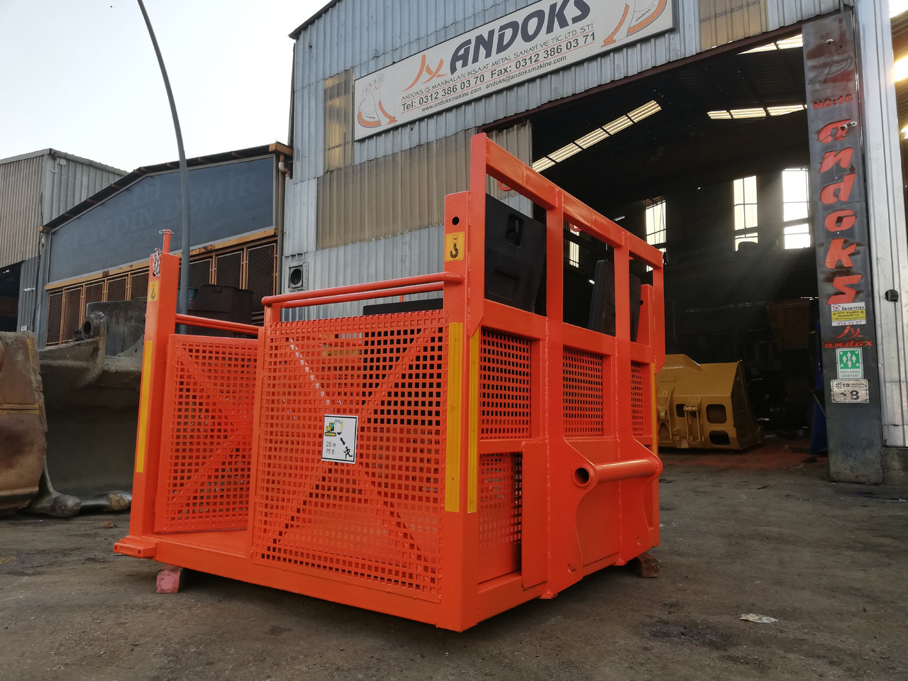 Manitou Basket attachment - Bucket for Demolition excavator: picture 1 Manitou Basket attachment - Bucket for Demolition excavator: picture 1