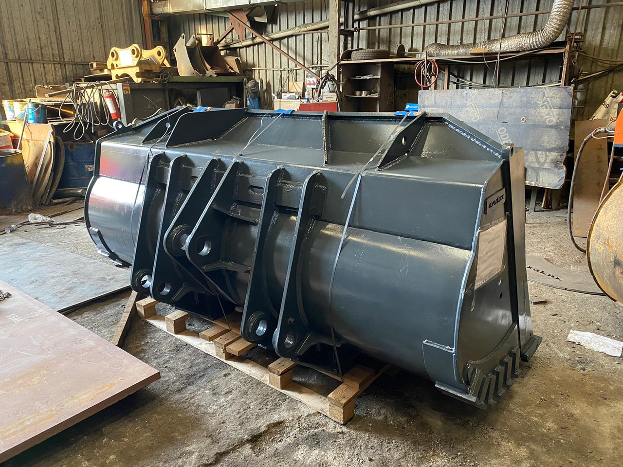 Volvo - Loader bucket for Construction machinery: picture 2 Volvo - Loader bucket for Construction machinery: picture 2