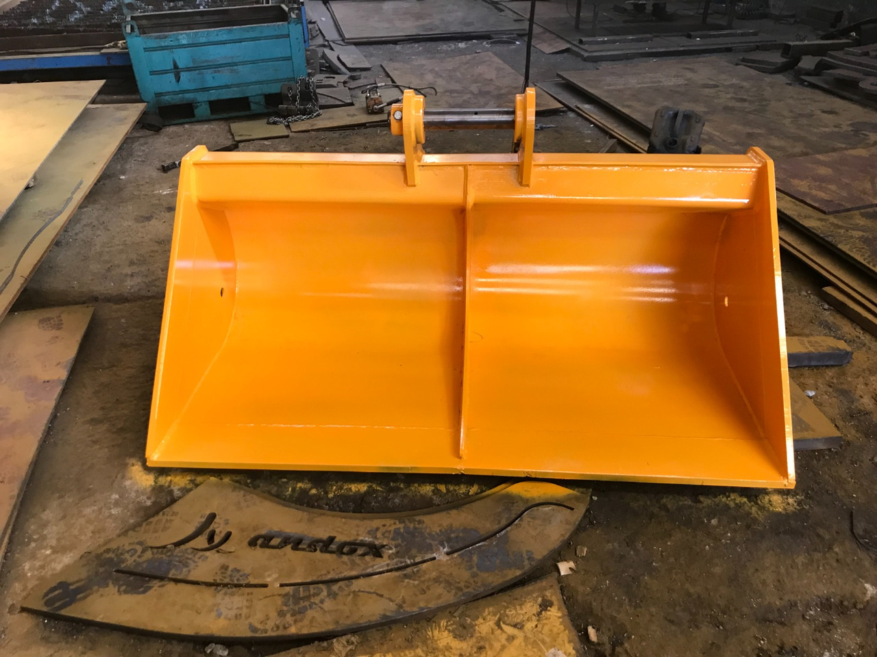 Volvo - Loader bucket for Construction machinery: picture 2 Volvo - Loader bucket for Construction machinery: picture 2