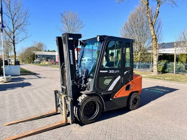 Doosan D35c Pro-7 - Diesel forklift: picture 3 Doosan D35c Pro-7 - Diesel forklift: picture 3