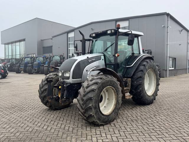 Valtra N141 hitech, Fronthef, Frontpto - Farm tractor: picture 1 Valtra N141 hitech, Fronthef, Frontpto - Farm tractor: picture 1